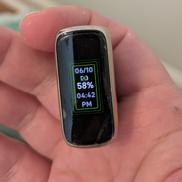 Fitbit Luxe Smartwatch - Black and Gold - Picture 9 of 12